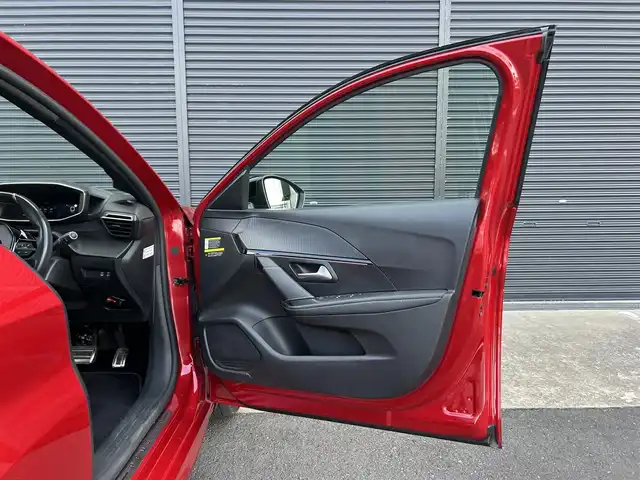 プジョー ２０８ GT ライン 茨城県 2020(令2)年 4.1万km 赤 パノラミックGR /衝突軽減B /ACC /レ-ンキ-プアシスト /ブラインドスポットモニタ- /パ-キングアシスト /ディスプレイOD /CarPlay /BT /USB /LEDヘッドライト /オートハイビーム /半革 /パドルシフト /ETC2.0 /ドラレコ /禁煙車