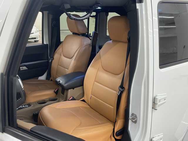 クライスラー・ジープ ジープ ラングラー アンリミテッド サハラ 道央・札幌 2015(平27)年 6.2万km 白 /4WD//社外ナビ/（CD/DVD/FM/AM/BT/AUX）//クルーズコントロール//バックカメラ//サイドモニター//ETC//全席シートカバー//オートライト//フォグライト//革巻きステアリング//ダウンヒルアシスト//横滑り防止装置