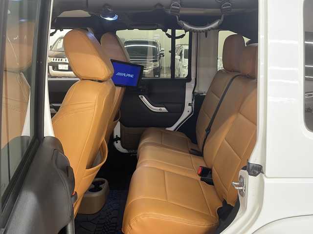 クライスラー・ジープ ジープ ラングラー アンリミテッド サハラ 道央・札幌 2015(平27)年 6.2万km 白 /4WD//社外ナビ/（CD/DVD/FM/AM/BT/AUX）//クルーズコントロール//バックカメラ//サイドモニター//ETC//全席シートカバー//オートライト//フォグライト//革巻きステアリング//ダウンヒルアシスト//横滑り防止装置