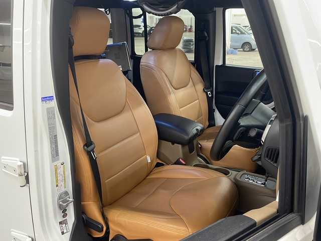 クライスラー・ジープ ジープ ラングラー アンリミテッド サハラ 道央・札幌 2015(平27)年 6.2万km 白 /4WD//社外ナビ/（CD/DVD/FM/AM/BT/AUX）//クルーズコントロール//バックカメラ//サイドモニター//ETC//全席シートカバー//オートライト//フォグライト//革巻きステアリング//ダウンヒルアシスト//横滑り防止装置