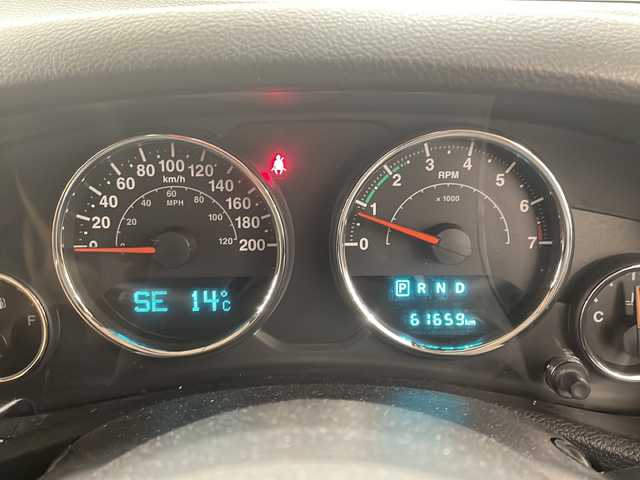 クライスラー・ジープ ジープ ラングラー アンリミテッド サハラ 道央・札幌 2015(平27)年 6.2万km 白 /4WD//社外ナビ/（CD/DVD/FM/AM/BT/AUX）//クルーズコントロール//バックカメラ//サイドモニター//ETC//全席シートカバー//オートライト//フォグライト//革巻きステアリング//ダウンヒルアシスト//横滑り防止装置