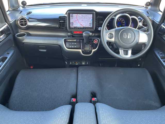 ホンダ Ｎ ＢＯＸ カスタム SSブラックSパッケージ 青森県 2016(平28)年 9.7万km クリスタルブラックパール 4WD/純正8型ナビ・フルセグTV/CD・DVD・Bluetooth・SD/純正フリップダウンモニター/バックカメラ/パワースライドドア/前席シートヒーター/純正エンジンスターター/ドライブレコーダー/ビルトインETC/ヒーテッドドアミラー/シートバックテーブル/リアシートスライド/後席左右ロールサンシェード/HIDヘッドライト/LEDフォグランプ/純正14インチアルミ