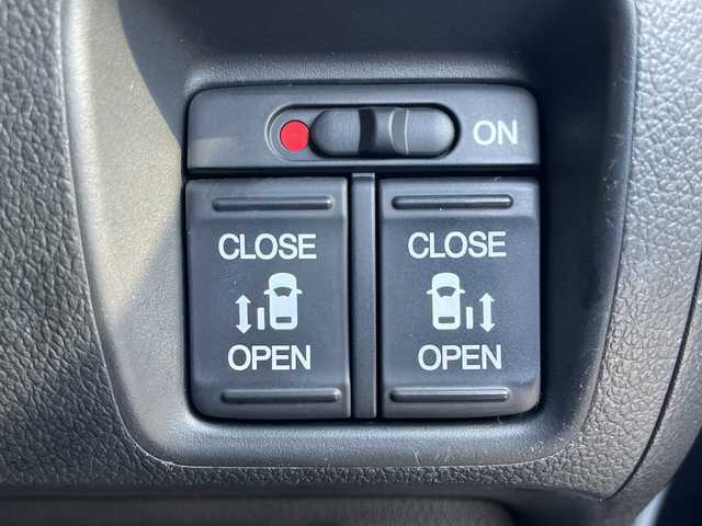 ホンダ Ｎ ＢＯＸ カスタム SSブラックSパッケージ 青森県 2016(平28)年 9.7万km クリスタルブラックパール 4WD/純正8型ナビ・フルセグTV/CD・DVD・Bluetooth・SD/純正フリップダウンモニター/バックカメラ/パワースライドドア/前席シートヒーター/純正エンジンスターター/ドライブレコーダー/ビルトインETC/ヒーテッドドアミラー/シートバックテーブル/リアシートスライド/後席左右ロールサンシェード/HIDヘッドライト/LEDフォグランプ/純正14インチアルミ