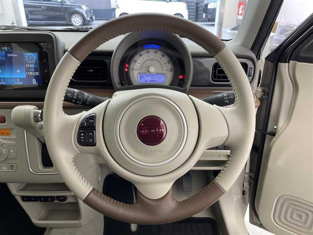 スズキ ラパン ＬＣ X 滋賀県 2024(令6)年 0.6万km フォーンベージュメタリック/アーバンブラウン 2トーン 純正7インチディスプレイオーディオ/【AppleCarPlay/AndroidAuto】/ハーフレザーシート/リアソナー/バックカメラ/LEDヘッドライト/D/Nシートヒーター/衝突軽減ブレーキ/レーンキープアシスト/スペアキー/スマートキー
