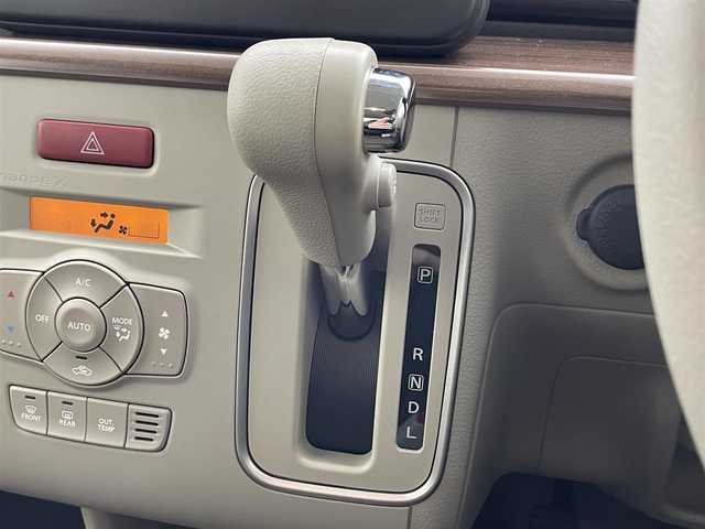 スズキ ラパン ＬＣ X 滋賀県 2024(令6)年 0.6万km フォーンベージュメタリック/アーバンブラウン 2トーン 純正7インチディスプレイオーディオ/【AppleCarPlay/AndroidAuto】/ハーフレザーシート/リアソナー/バックカメラ/LEDヘッドライト/D/Nシートヒーター/衝突軽減ブレーキ/レーンキープアシスト/スペアキー/スマートキー