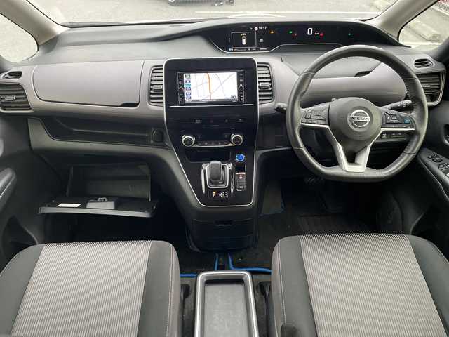 日産 セレナ e－パワー ハイウェイスター V 沖縄県 2021(令3)年 7万km ブリリアントホワイトパール 2トーン 純正ワイドナビ・TV・Bluetooth・CD・DVD/フリップダウンモニター/全方位カメラ/両側パワースライドドア/プロパイロット/LEDヘッドライト/オートライト/ステアリングスイッチ/革巻きステアリング/スマートキー/セーフティパックA/ETC/ドラレコ