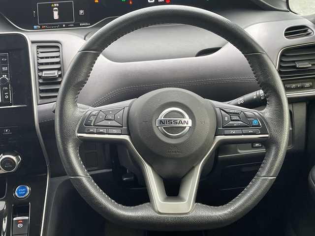 日産 セレナ e－パワー ハイウェイスター V 沖縄県 2021(令3)年 7万km ブリリアントホワイトパール 2トーン 純正ワイドナビ・TV・Bluetooth・CD・DVD/フリップダウンモニター/全方位カメラ/両側パワースライドドア/プロパイロット/LEDヘッドライト/オートライト/ステアリングスイッチ/革巻きステアリング/スマートキー/セーフティパックA/ETC/ドラレコ