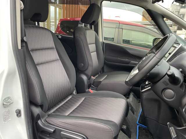 日産 セレナ e－パワー ハイウェイスター V 沖縄県 2021(令3)年 7万km ブリリアントホワイトパール 2トーン 純正ワイドナビ・TV・Bluetooth・CD・DVD/フリップダウンモニター/全方位カメラ/両側パワースライドドア/プロパイロット/LEDヘッドライト/オートライト/ステアリングスイッチ/革巻きステアリング/スマートキー/セーフティパックA/ETC/ドラレコ