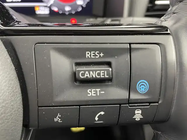 日産 エクストレイル G e－4ORCE 富山県 2023(令5)年 4.3万km ダイヤモンドブラック BOSEサウンド/サンルーフ/純正12.3型ナビ（AM/FM/BT/USB/フルセグ）/全方位カメラ/ドライブレコーダー/ビルトインETC2.0/ヘッドアップディスプレイ/ブラインドスポットモニター/レザーシート/D/N席パワーシート/D席メモリシート/全席シートヒーター/衝突被害軽減システム/レーダークルーズコントロール/レーンキープアシスト/コーナーセンサー/横滑り防止装置/アイドリングストップ/オートLEDライト/オートマチックハイビーム/オートホールド付電子パーキング/純正アルミホイール/純正フロアマット/革巻きステアリング/ステアリングスイッチ/スマートキー/スペアキー