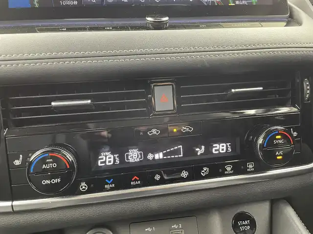 日産 エクストレイル G e－4ORCE 富山県 2023(令5)年 4.3万km ダイヤモンドブラック BOSEサウンド/サンルーフ/純正12.3型ナビ（AM/FM/BT/USB/フルセグ）/全方位カメラ/ドライブレコーダー/ビルトインETC2.0/ヘッドアップディスプレイ/ブラインドスポットモニター/レザーシート/D/N席パワーシート/D席メモリシート/全席シートヒーター/衝突被害軽減システム/レーダークルーズコントロール/レーンキープアシスト/コーナーセンサー/横滑り防止装置/アイドリングストップ/オートLEDライト/オートマチックハイビーム/オートホールド付電子パーキング/純正アルミホイール/純正フロアマット/革巻きステアリング/ステアリングスイッチ/スマートキー/スペアキー