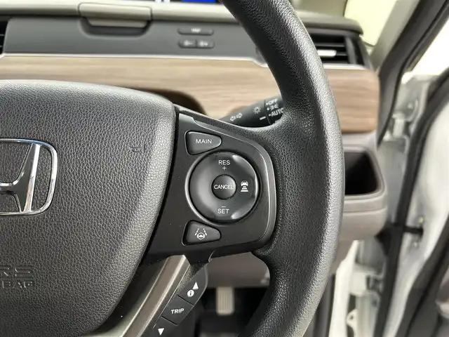 ホンダ フリード G ホンダセンシング 福岡県 2020(令2)年 2.8万km プラチナホワイトパール 純正ナビ（ＢＴ，フルセグＴＶ）　/バックカメラ　/ビルトインＥＴＣ　/前方ドラレコ　/ホンダセンシング　/ＡＣＣ　/衝突被害軽減ブレーキ　/レーンキープ　/アイドリングストップ　/両側電動スライドドア　/シートヒーター