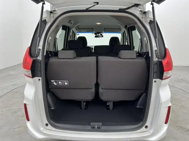 ホンダ フリード G ホンダセンシング 福岡県 2020(令2)年 2.8万km プラチナホワイトパール 純正ナビ（ＢＴ，フルセグＴＶ）　/バックカメラ　/ビルトインＥＴＣ　/前方ドラレコ　/ホンダセンシング　/ＡＣＣ　/衝突被害軽減ブレーキ　/レーンキープ　/アイドリングストップ　/両側電動スライドドア　/シートヒーター