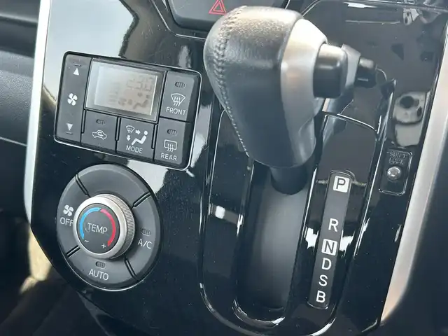 ダイハツ タント カスタム RS SA 道南・函館 2014(平26)年 6.9万km パールホワイトⅢ ・純正ＳＤナビ（ＢＴ，ＣＤ，ＤＶＤ）/・フルセグＴＶ/・バックカメラ/・衝突軽減ブレーキ/・レーンキープアシスト/・先行車発信通知/・標識認識機能/・ターボ/・オートライト、オートハイビーム/・前方ドライブレコーダー/・スペアキー/・スマートキー/・プッシュスタート/・純正フロアマット/・ＥＴＣ