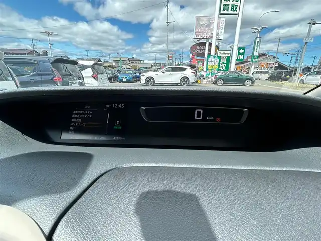 日産 セレナ ハイウェイスター G 宮城県 2016(平28)年 4.3万km ブリリアントホワイトパール セーフティパックB/●SRSカーテンエアバッグシステム&サイドエアバッグシステム/●踏み間違い衝突防止アシスト/●インテリジェントパーキングアシスト/●標識検知機能/●インテリジェントアラウンドビューモニター/●インテリジェントDA（ふらつき警報）/●フロント&バックソナー/●インテリジェント ルームミラー/●電動パーキングブレーキ/●オートブレーキホールド/●プロパイロット/●インテリジェントLI（車線逸脱防止支援システム）/●ヒーター付ドアミラー/●ステアリングスイッチ/前席クイックコンフォートヒーター付シート/＝＝＝/エマージェンシーブレーキ/車線逸脱警報/純正フリップダウンモニター/純正9型ナビ（MM516D-L）/・CD/DVD/・Bluetooth/・フルセグTV/ETC/ドライブレコーダー/シートカバー/ハンズフリー両側パワースライドドア/革巻きステアリング/LEDヘッドライト/フォグランプ/オートライト/スマートキー＆プッシュスタート/電動格納ミラー/純正16インチAW/フロアマット/ドアバイザー