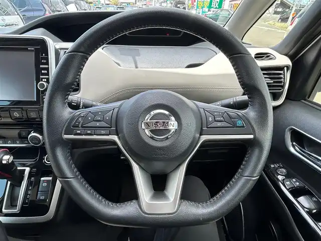 日産 セレナ ハイウェイスター G 宮城県 2016(平28)年 4.3万km ブリリアントホワイトパール セーフティパックB/●SRSカーテンエアバッグシステム&サイドエアバッグシステム/●踏み間違い衝突防止アシスト/●インテリジェントパーキングアシスト/●標識検知機能/●インテリジェントアラウンドビューモニター/●インテリジェントDA（ふらつき警報）/●フロント&バックソナー/●インテリジェント ルームミラー/●電動パーキングブレーキ/●オートブレーキホールド/●プロパイロット/●インテリジェントLI（車線逸脱防止支援システム）/●ヒーター付ドアミラー/●ステアリングスイッチ/前席クイックコンフォートヒーター付シート/＝＝＝/エマージェンシーブレーキ/車線逸脱警報/純正フリップダウンモニター/純正9型ナビ（MM516D-L）/・CD/DVD/・Bluetooth/・フルセグTV/ETC/ドライブレコーダー/シートカバー/ハンズフリー両側パワースライドドア/革巻きステアリング/LEDヘッドライト/フォグランプ/オートライト/スマートキー＆プッシュスタート/電動格納ミラー/純正16インチAW/フロアマット/ドアバイザー