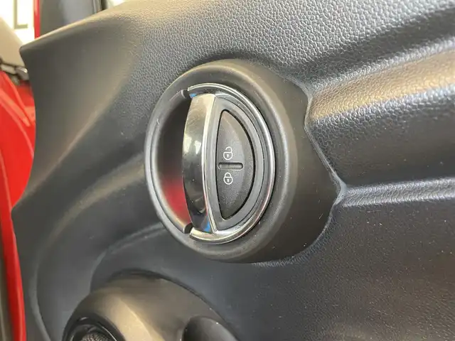 ＭＩＮＩ ミニ クーパー D 熊本県 2017(平29)年 8.6万km ブレイジングレッド ・スマートキー/・プッシュスタート/・純正HDDナビ/　【Bluetooth・USB・AUX・MSV】/・バックカメラ/・ETC/・ドライブレコーダー(前後録画)/・LEDヘッドランプ/・LEDフォグランプ/・純正マット