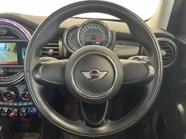 ＭＩＮＩ ミニ クーパー D 熊本県 2017(平29)年 8.6万km ブレイジングレッド ・スマートキー/・プッシュスタート/・純正HDDナビ/　【Bluetooth・USB・AUX・MSV】/・バックカメラ/・ETC/・ドライブレコーダー(前後録画)/・LEDヘッドランプ/・LEDフォグランプ/・純正マット