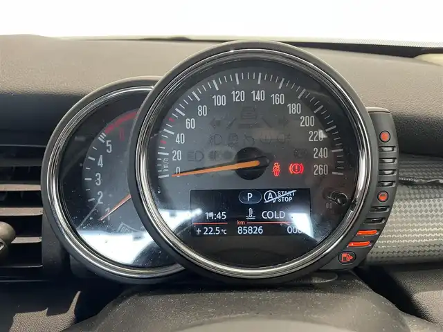 ＭＩＮＩ ミニ クーパー D 熊本県 2017(平29)年 8.6万km ブレイジングレッド ・スマートキー/・プッシュスタート/・純正HDDナビ/　【Bluetooth・USB・AUX・MSV】/・バックカメラ/・ETC/・ドライブレコーダー(前後録画)/・LEDヘッドランプ/・LEDフォグランプ/・純正マット