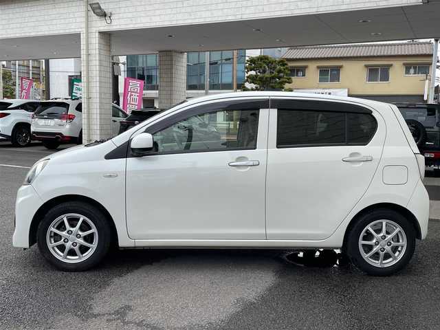 ダイハツ ミラ イース X SA 大分県 2013(平25)年 7.8万km パールホワイトⅢ スマートアシスト/純正14インチアルミホイール/社外CD&MD/エコアイドル/横滑り防止装置/リアプライバシーガラス/ヘッドライトレベライザー/ドアバイザー/電動格納ミラー/Wエアバッグ/ABS/キーレス/パワステ/パワーウィンドウ/車両取説