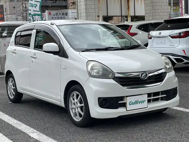 ダイハツ ミラ イース X SA 大分県 2013(平25)年 7.8万km パールホワイトⅢ スマートアシスト/純正14インチアルミホイール/社外CD&MD/エコアイドル/横滑り防止装置/リアプライバシーガラス/ヘッドライトレベライザー/ドアバイザー/電動格納ミラー/Wエアバッグ/ABS/キーレス/パワステ/パワーウィンドウ/車両取説