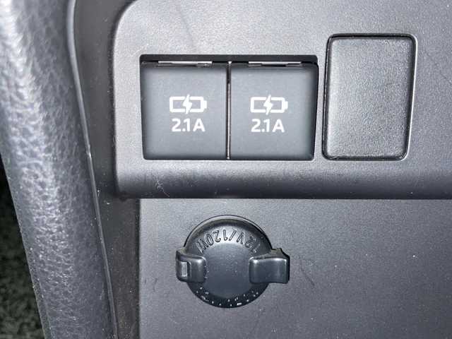 トヨタ ノア Si ダブルバイビー 道央・札幌 2017(平29)年 5.5万km ブラック ・４WD  / 寒冷地仕様/・モデリスタエアロ(F.S.R)/・トヨタセーフティセンス/・プリクラッシュセーフティ/・クルーズコントロール/・純正10インチナビ/・DVD.CD.SD.フルセグ/・Bluetooth/バックカメラ/・両側パワースライドドア/・ハーフレザーシート/・LEDオートライト/オートハイビーム/・フロントワイパーデアイサー/・ビルトインETC