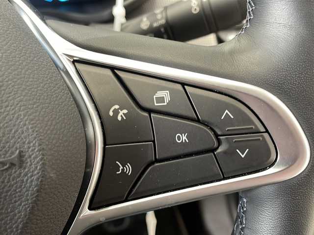 ルノー ルノー アルカナ アントラクト E－テックフルHV 新潟県 2024(令6)年 0.3万km ブルーグリーン アダプティブクルーズコントロール/レーンセンタリングアシスト（車線中央維持支援）/レーンキープアシスト（車線逸脱防止支援）/レーンデパーチャーワーニング（車線逸脱警報）/アクティブエマージェンシーブレーキ（衝突被害軽減ブレーキ）歩行者・自動車検知機能付き/トラフィックサインレコグニション（交通標識認識）/ブラインドスポットモニター/パーキングセンサー全方位/アンビエントライト/10.2インチフルデジタルインストゥルメントパネル/Bluetooth/USB×２/オートホールド/ハーフレザー/シートヒーター/ステアリングヒーター/パワーシート