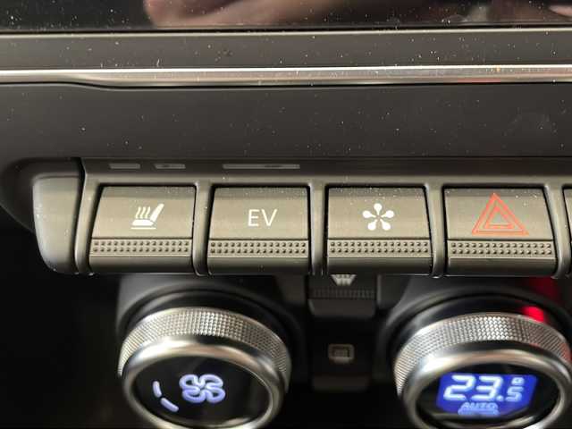 ルノー ルノー アルカナ アントラクト E－テックフルHV 新潟県 2024(令6)年 0.3万km ブルーグリーン アダプティブクルーズコントロール/レーンセンタリングアシスト（車線中央維持支援）/レーンキープアシスト（車線逸脱防止支援）/レーンデパーチャーワーニング（車線逸脱警報）/アクティブエマージェンシーブレーキ（衝突被害軽減ブレーキ）歩行者・自動車検知機能付き/トラフィックサインレコグニション（交通標識認識）/ブラインドスポットモニター/パーキングセンサー全方位/アンビエントライト/10.2インチフルデジタルインストゥルメントパネル/Bluetooth/USB×２/オートホールド/ハーフレザー/シートヒーター/ステアリングヒーター/パワーシート