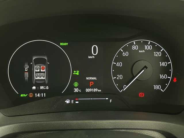 ホンダ ヴェゼル ハイブリッド e:HEV Z 鹿児島県 2024(令6)年 1万km プラチナホワイトパール ワンオーナー/9インチプレミアムインターナビ/（AM/FM/CD/DVD/フルセグ/Bluetooth）/HondaSENSING/・衝突軽減ブレーキ/・誤発信抑制機能/・車線維持支援システム/・先行車発進お知らせ機能/・路外逸脱抑制機能/・トラフィックジャムアシスト/・渋滞追従機能付きアダプティブクルーズコントロール/・ブラインドスポットインフォメーション/パワーバックドア/ハーフレザーシート/シートヒーター/革巻きステアリング/ステアリングリモコン/ステアリングヒーター/純正LEDヘッドライト/オートハイビーム/MTモード付AT/電子パーキングブレーキ/オートブレーキホールド/純正18インチアルミホイール/スマートキー/スペアキー１本