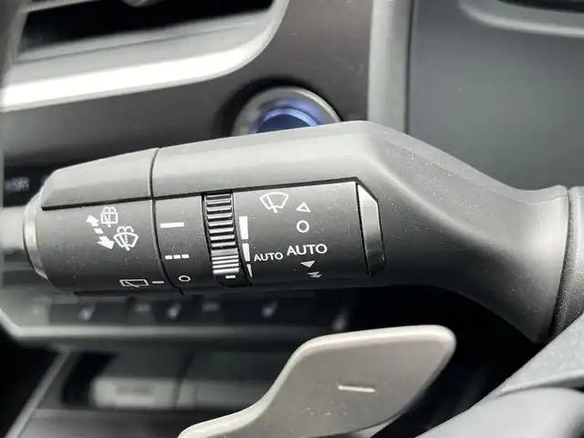 レクサス ＵＸ 250h バージョンC 奈良県 2022(令4)年 1.3万km マーキュリーグレーマイカ 純正ナビ　/フルセグＴＶ　/BT/CD/DVD/SD/USB/AUX/パノラミックビューモニター　/ＥＴＣ２．０　/ワンオーナー　/前後ドライブレコーダー　/追従型クルーズコントロール　/レザーシート　/パワーシート　/シートヒーター　/ステアリングヒーター/スタッドレスセット4本アルミ付き/前後コーナーセンサー/LEDヘッドライト/オートライト/衝突被害軽減システム/3眼LEDヘッドライト/BSM/HUD/純正17インチアルミホイール/純正フロアマット