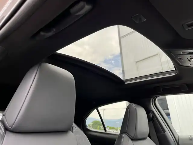 レクサス ＵＸ 250h バージョンC 奈良県 2022(令4)年 1.3万km マーキュリーグレーマイカ 純正ナビ　/フルセグＴＶ　/BT/CD/DVD/SD/USB/AUX/パノラミックビューモニター　/ＥＴＣ２．０　/ワンオーナー　/前後ドライブレコーダー　/追従型クルーズコントロール　/レザーシート　/パワーシート　/シートヒーター　/ステアリングヒーター/スタッドレスセット4本アルミ付き/前後コーナーセンサー/LEDヘッドライト/オートライト/衝突被害軽減システム/3眼LEDヘッドライト/BSM/HUD/純正17インチアルミホイール/純正フロアマット