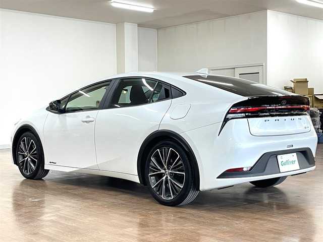 トヨタ プリウス G 道央・札幌 2023(令5)年 2.8万km プラチナホワイトパールマイカ 2/000CC/4WD/寒冷地仕様/純正19インチAW/純正ナビ/・フルセグTV/BT/USB/AM/FM/バックカメラ/前席シートヒーター/トヨタセーフティセンス/・プリクラッシュセーフティ/・レーントレーシングアシスト/・レーンディパーチャーアラート/・ロードサインアシスト/・プロアクティブドライビングアシスト/・発進遅れ告知機能/・緊急時操舵支援/・低速時加速制御機能/横滑り防止装置/前後コーナーセンサー/ブラインドスポットモニター/レーダークルーズコントロール/ETC/オートライト/アダプティブハイビーム/LEDヘッドライト/フォグライト/電動パーキングブレーキ/ブレーキホールド/プッシュスタート/スマートキー/フロアマット/ウインカーミラー/AC100V電源/ヘッドライトレベライザー/新車時保証書/取扱説明書