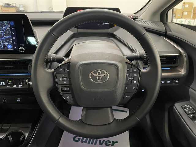 トヨタ プリウス G 道央・札幌 2023(令5)年 2.8万km プラチナホワイトパールマイカ 2/000CC/4WD/寒冷地仕様/純正19インチAW/純正ナビ/・フルセグTV/BT/USB/AM/FM/バックカメラ/前席シートヒーター/トヨタセーフティセンス/・プリクラッシュセーフティ/・レーントレーシングアシスト/・レーンディパーチャーアラート/・ロードサインアシスト/・プロアクティブドライビングアシスト/・発進遅れ告知機能/・緊急時操舵支援/・低速時加速制御機能/横滑り防止装置/前後コーナーセンサー/ブラインドスポットモニター/レーダークルーズコントロール/ETC/オートライト/アダプティブハイビーム/LEDヘッドライト/フォグライト/電動パーキングブレーキ/ブレーキホールド/プッシュスタート/スマートキー/フロアマット/ウインカーミラー/AC100V電源/ヘッドライトレベライザー/新車時保証書/取扱説明書