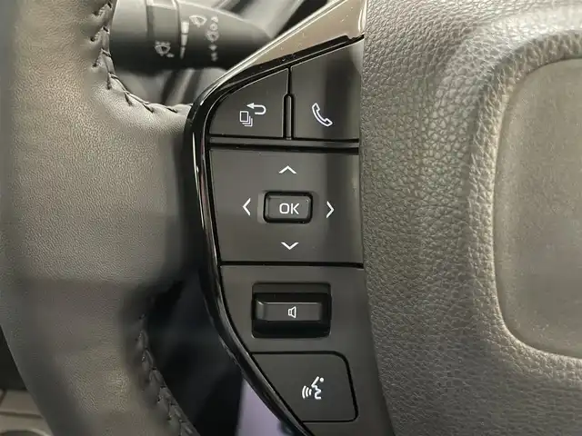 トヨタ プリウス G 道央・札幌 2023(令5)年 2.8万km プラチナホワイトパールマイカ ・4WD/寒冷地仕様/・トヨタセーフティセンス/・プリクラッシュセーフティ/・ブラインドスポットモニター/・レーダークルーズコントロール/・純正ナビ/・BT/USB/フルセグTV/・バックカメラ/・前席シートヒーター/・ETC/・LEDオートライト/ハイビーム/・プッシュスタート/スマートキー/・ウインカーミラー/・AC100V電源/・新車時保証書/取扱説明書