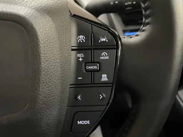 トヨタ プリウス G 道央・札幌 2023(令5)年 2.8万km プラチナホワイトパールマイカ ・4WD/寒冷地仕様/・トヨタセーフティセンス/・プリクラッシュセーフティ/・ブラインドスポットモニター/・レーダークルーズコントロール/・純正ナビ/・BT/USB/フルセグTV/・バックカメラ/・前席シートヒーター/・ETC/・LEDオートライト/ハイビーム/・プッシュスタート/スマートキー/・ウインカーミラー/・AC100V電源/・新車時保証書/取扱説明書