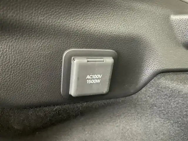 トヨタ プリウス G 道央・札幌 2023(令5)年 2.8万km プラチナホワイトパールマイカ ・4WD/寒冷地仕様/・トヨタセーフティセンス/・プリクラッシュセーフティ/・ブラインドスポットモニター/・レーダークルーズコントロール/・純正ナビ/・BT/USB/フルセグTV/・バックカメラ/・前席シートヒーター/・ETC/・LEDオートライト/ハイビーム/・プッシュスタート/スマートキー/・ウインカーミラー/・AC100V電源/・新車時保証書/取扱説明書