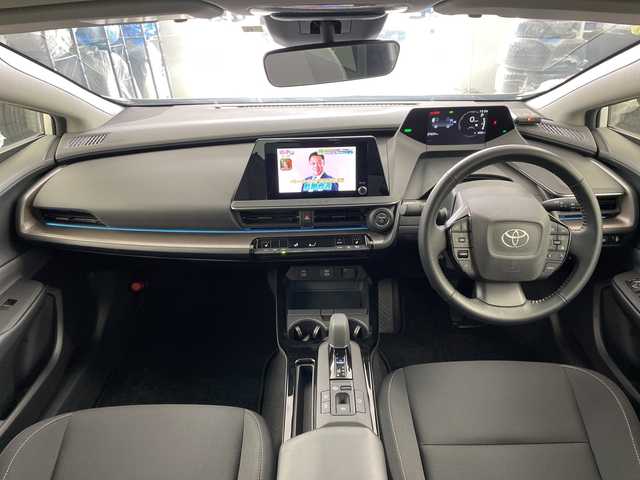 トヨタ プリウス G 道央・札幌 2023(令5)年 2.8万km プラチナホワイトパールマイカ ・4WD/寒冷地仕様/・トヨタセーフティセンス/・プリクラッシュセーフティ/・ブラインドスポットモニター/・レーダークルーズコントロール/・純正ナビ/・BT/USB/フルセグTV/・バックカメラ/・前席シートヒーター/・ETC/・LEDオートライト/ハイビーム/・プッシュスタート/スマートキー/・ウインカーミラー/・AC100V電源/・新車時保証書/取扱説明書