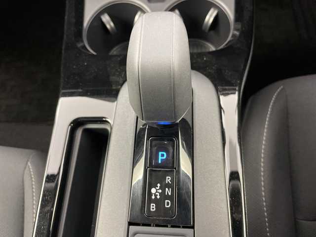 トヨタ プリウス G 道央・札幌 2023(令5)年 2.8万km プラチナホワイトパールマイカ ・4WD/寒冷地仕様/・トヨタセーフティセンス/・プリクラッシュセーフティ/・ブラインドスポットモニター/・レーダークルーズコントロール/・純正ナビ/・BT/USB/フルセグTV/・バックカメラ/・前席シートヒーター/・ETC/・LEDオートライト/ハイビーム/・プッシュスタート/スマートキー/・ウインカーミラー/・AC100V電源/・新車時保証書/取扱説明書