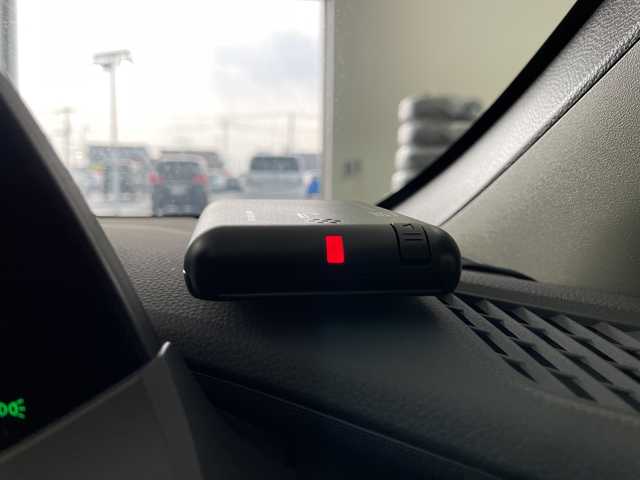 トヨタ プリウス G 道央・札幌 2023(令5)年 2.8万km プラチナホワイトパールマイカ ・4WD/寒冷地仕様/・トヨタセーフティセンス/・プリクラッシュセーフティ/・ブラインドスポットモニター/・レーダークルーズコントロール/・純正ナビ/・BT/USB/フルセグTV/・バックカメラ/・前席シートヒーター/・ETC/・LEDオートライト/ハイビーム/・プッシュスタート/スマートキー/・ウインカーミラー/・AC100V電源/・新車時保証書/取扱説明書