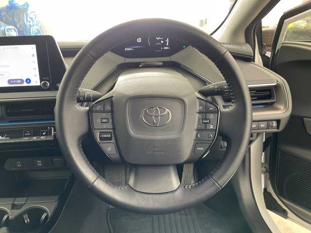 トヨタ プリウス G 道央・札幌 2023(令5)年 2.8万km プラチナホワイトパールマイカ ・4WD/寒冷地仕様/・トヨタセーフティセンス/・プリクラッシュセーフティ/・ブラインドスポットモニター/・レーダークルーズコントロール/・純正ナビ/・BT/USB/フルセグTV/・バックカメラ/・前席シートヒーター/・ETC/・LEDオートライト/ハイビーム/・プッシュスタート/スマートキー/・ウインカーミラー/・AC100V電源/・新車時保証書/取扱説明書