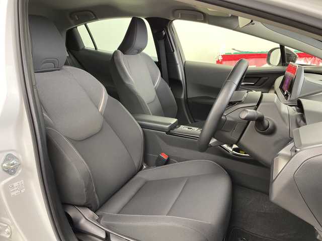 トヨタ プリウス G 道央・札幌 2023(令5)年 2.8万km プラチナホワイトパールマイカ ・4WD/寒冷地仕様/・トヨタセーフティセンス/・プリクラッシュセーフティ/・ブラインドスポットモニター/・レーダークルーズコントロール/・純正ナビ/・BT/USB/フルセグTV/・バックカメラ/・前席シートヒーター/・ETC/・LEDオートライト/ハイビーム/・プッシュスタート/スマートキー/・ウインカーミラー/・AC100V電源/・新車時保証書/取扱説明書