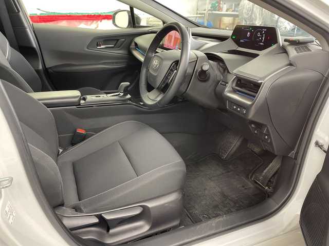 トヨタ プリウス G 道央・札幌 2023(令5)年 2.8万km プラチナホワイトパールマイカ ・4WD/寒冷地仕様/・トヨタセーフティセンス/・プリクラッシュセーフティ/・ブラインドスポットモニター/・レーダークルーズコントロール/・純正ナビ/・BT/USB/フルセグTV/・バックカメラ/・前席シートヒーター/・ETC/・LEDオートライト/ハイビーム/・プッシュスタート/スマートキー/・ウインカーミラー/・AC100V電源/・新車時保証書/取扱説明書