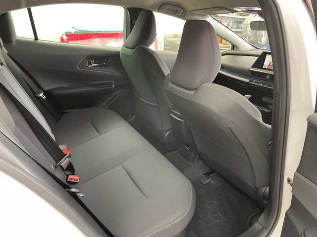 トヨタ プリウス G 道央・札幌 2023(令5)年 2.8万km プラチナホワイトパールマイカ ・4WD/寒冷地仕様/・トヨタセーフティセンス/・プリクラッシュセーフティ/・ブラインドスポットモニター/・レーダークルーズコントロール/・純正ナビ/・BT/USB/フルセグTV/・バックカメラ/・前席シートヒーター/・ETC/・LEDオートライト/ハイビーム/・プッシュスタート/スマートキー/・ウインカーミラー/・AC100V電源/・新車時保証書/取扱説明書