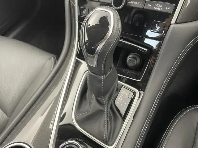 日産 スカイライン ハイブリッド GT タイプSP 富山県 2020(令2)年 3.8万km ダークメタルグレー 純正ナビ（AM/FM/DVD/BT/USB/フルセグ）/全方位カメラ/ETC/BSW（後側方車両検知警報）/衝突被害軽減システム/レーダークルーズコントロール/レーンキープアシスト/コーナーセンサー/横滑り防止装置/アイドリングストップ/レザーシート/D/N席パワーシート/D席メモリシート/シートヒーター/純正アルミホイール/純正フロアマット/オートLEDライト/オートホールド付電子パーキング/革巻きステアリング/ステアリングスイッチ/パドルシフト/スマートキー/スペアキー