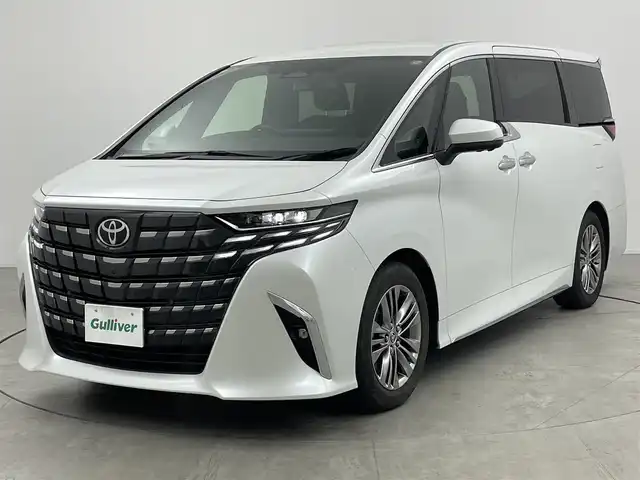 トヨタ アルファードハイブリット Z 愛知県 2024(令6)年 1.7万km プラチナホワイトパールマイカ 左右独立ムーンルーフ/13.2型有機EL後席ディスプレイ/14インチHDディスプレイオーディオ/(フルセグTV/BT/AM/FM)/合皮シート/前席＋二席目シートヒーター/前席＋二席目シートベンチレーション/全自動サンシェード/前後ドライブレコーダー/3眼LEDヘッドライト/ユニバーサルステップ/デジタルインナーミラー/トヨタセーフティセンス/・レーントレーシングアシスト/・プリクラッシュセーフティ/・ヘッドアップディスプレイ/・オートマチックハイビーム/・ブラインドスポットモニター/・クリアランスソナー/・パーキングサポートブレーキ/・アダクティブクルーズコントロール/ETC2.0/電動リアゲート/両側パワースライドドア/純正18インチAW/AC100V充電ソケット