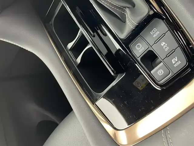 トヨタ アルファードハイブリット Z 愛知県 2024(令6)年 1.7万km プラチナホワイトパールマイカ 左右独立ムーンルーフ/13.2型有機EL後席ディスプレイ/14インチHDディスプレイオーディオ/(フルセグTV/BT/AM/FM)/合皮シート/前席＋二席目シートヒーター/前席＋二席目シートベンチレーション/全自動サンシェード/前後ドライブレコーダー/3眼LEDヘッドライト/ユニバーサルステップ/デジタルインナーミラー/トヨタセーフティセンス/・レーントレーシングアシスト/・プリクラッシュセーフティ/・ヘッドアップディスプレイ/・オートマチックハイビーム/・ブラインドスポットモニター/・クリアランスソナー/・パーキングサポートブレーキ/・アダクティブクルーズコントロール/ETC2.0/電動リアゲート/両側パワースライドドア/純正18インチAW/AC100V充電ソケット