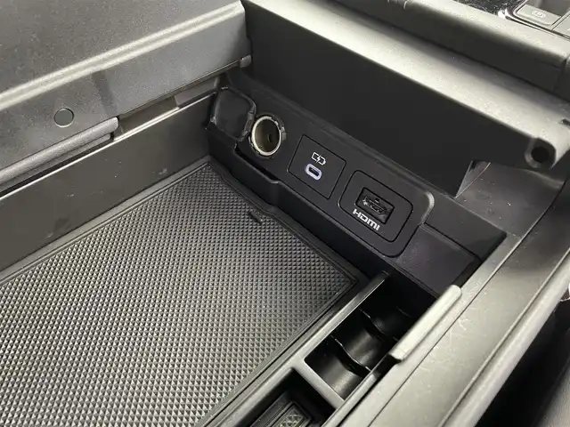 トヨタ アルファードハイブリット Z 愛知県 2024(令6)年 1.7万km プラチナホワイトパールマイカ 左右独立ムーンルーフ/13.2型有機EL後席ディスプレイ/14インチHDディスプレイオーディオ/(フルセグTV/BT/AM/FM)/合皮シート/前席＋二席目シートヒーター/前席＋二席目シートベンチレーション/全自動サンシェード/前後ドライブレコーダー/3眼LEDヘッドライト/ユニバーサルステップ/デジタルインナーミラー/トヨタセーフティセンス/・レーントレーシングアシスト/・プリクラッシュセーフティ/・ヘッドアップディスプレイ/・オートマチックハイビーム/・ブラインドスポットモニター/・クリアランスソナー/・パーキングサポートブレーキ/・アダクティブクルーズコントロール/ETC2.0/電動リアゲート/両側パワースライドドア/純正18インチAW/AC100V充電ソケット