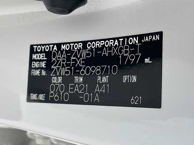 トヨタ プリウス A ツーリングセレクション 沖縄県 2019(令1)年 6.2万km ホワイトパールクリスタルシャイン 純正9インチSDナビ（NSZT-Y68T）/(CD/DVD/SD/BT/フルセグ)/バックカメラ/ナビ連動カメラ一体型ドライブレコーダー（DRT-C68A）/ビルトインETC/TRDフルエアロ/トヨタセーフティセンス/パーキングアシスト/ヘッドアップディスプレイ/合皮シート/パワーシート/前席シートヒーター/純正17インチAW/フロアマット/プッシュスタート/スマートキ―/保証書