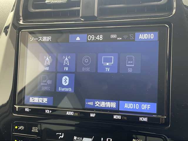 トヨタ プリウス A ツーリングセレクション 沖縄県 2019(令1)年 6.2万km ホワイトパールクリスタルシャイン 純正9インチSDナビ（NSZT-Y68T）/(CD/DVD/SD/BT/フルセグ)/バックカメラ/ナビ連動カメラ一体型ドライブレコーダー（DRT-C68A）/ビルトインETC/TRDフルエアロ/トヨタセーフティセンス/パーキングアシスト/ヘッドアップディスプレイ/合皮シート/パワーシート/前席シートヒーター/純正17インチAW/フロアマット/プッシュスタート/スマートキ―/保証書