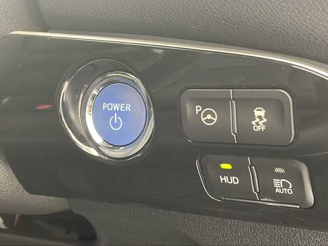 トヨタ プリウス A ツーリングセレクション 沖縄県 2019(令1)年 6.2万km ホワイトパールクリスタルシャイン 純正9インチSDナビ（NSZT-Y68T）/(CD/DVD/SD/BT/フルセグ)/バックカメラ/ナビ連動カメラ一体型ドライブレコーダー（DRT-C68A）/ビルトインETC/TRDフルエアロ/トヨタセーフティセンス/パーキングアシスト/ヘッドアップディスプレイ/合皮シート/パワーシート/前席シートヒーター/純正17インチAW/フロアマット/プッシュスタート/スマートキ―/保証書