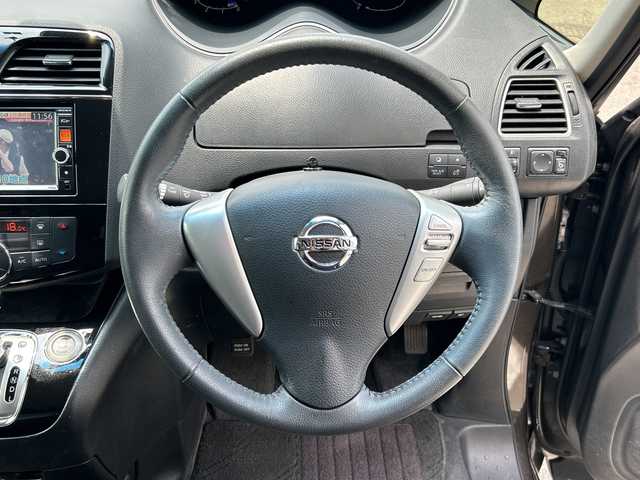 日産 セレナ ハイウェイS S HV Aセーフ 和歌山県 2014(平26)年 5.9万km タイガーアイブラウン 純正ナビ/フルセグTV/(AM/FM/DVD/Bluetooth)/アラウンドビューモニター/衝突軽減ブレーキ/横滑り防止/レーンキープ/コーナーセンサー/両側パワースライドドア/クルーズコントロール/アイドリングストップ/ドライブレコーダー/ＥＴＣ/オートライト/フォグランプ/プッシュスタート/スマートキー/純正ＡＷ/革巻ハンドル/ECOモード